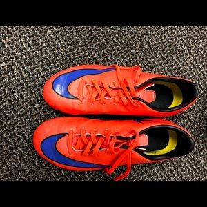 Youth Nike size 5 soccer cleats mercurial